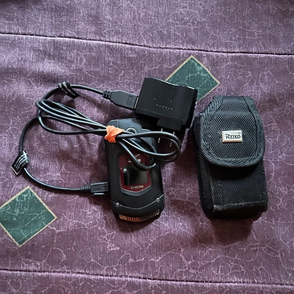 Verizon Flip Phone with Charger and Case